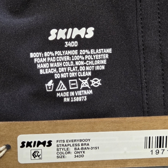 SKIMS FITS EVERYBODY Strapless Bra Onyx Black 34DD NWT - Picture 3 of 3